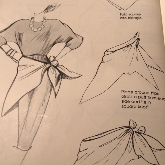 Gucci Vintage Elegant Flora Print Silk Scarf Made in Italy. Rare find. VTG - Picture 10 of 13